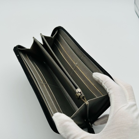 Chanel Large Puffy Zip around wallet - Picture 6 of 13